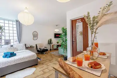 Image de Grand Studio Bien Equipe 34m2 / Aeroport Cdg / Paris Disneland/ Le Bourget