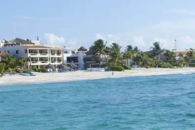 Image de Villas DeRosa-Three bedroom beach front condo on the beach of Aventuras Akumal\n