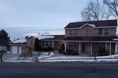 Image de 3 Bedroom Basement Suite with Kitchen