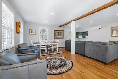 Image de Newly remodeled 3br+ overlooking cranberry bog. 11mins to beach. Sleeps 8