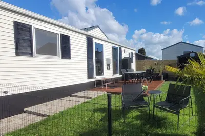 Image de Chalet Sea-renity Lakeside met Jacuzzi