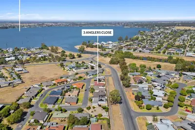 Pat's Place Sun and Lake