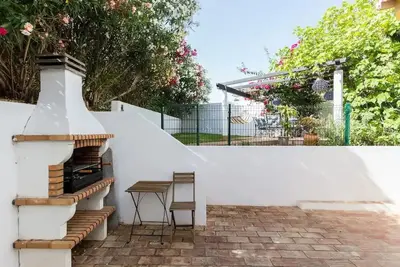 Image de 3 bedroom villa, 500m walk to shops, bars & beach