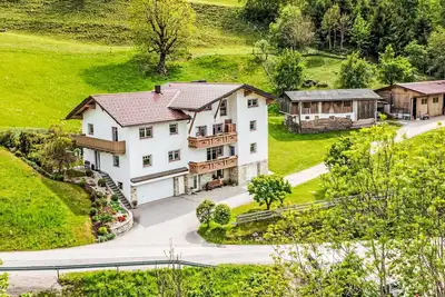 Image de Confortable appartement pour 8 personnes avec Wifi, bain à remous, Tv et patio