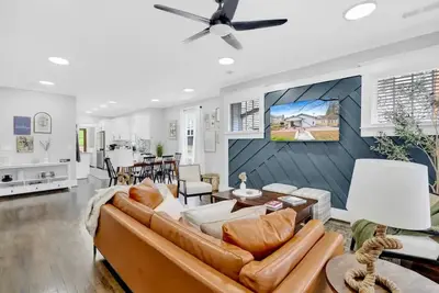 Image de #BhamChic: King Bed w/Park View-Near TopGolf, Bjcc, Downtown, Hoover Complex\n\n