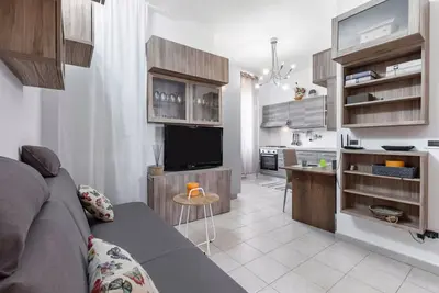 Image de Comfortable apartment of about 70 sqmt ideal for 4 people is located in the western area of the city about 1 km from the central station of La Spezia, 1500 m from the departure of the boats for all the locations of the Gulf of Poets: Lerici Portovenere 5
