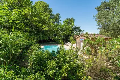 Image de Chalet \"Gite Thym\" avec piscine partagée, terrasse privée et Wi-Fi