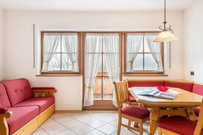 Image de Appartement 'Apartments Mirabell Margherita' avec vue sur les montagnes, terrasse partagée et Wi-Fi