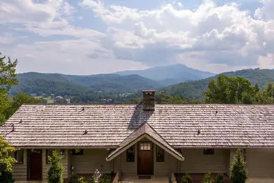 Image de Hawthorn House at Hound Ears - Stunning Grandfather views! Pool table! Updated!