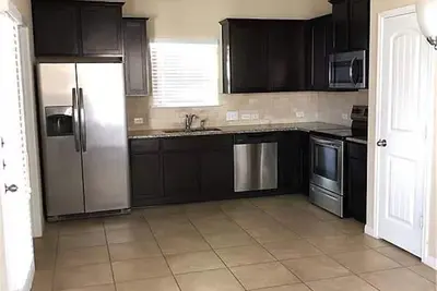 Image de Stylish 4br\/4ba in a nice residential neighborhood!