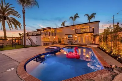 Image de Luxury 8 Bedroom Coastal Villa With Private Pool, Spa, Salon!