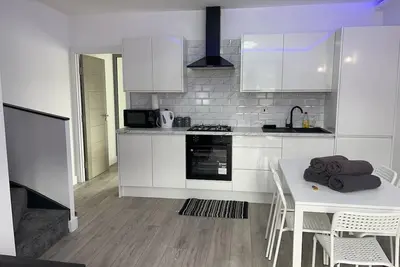 Image de Apartment - Sleeps up to 5 & on-street parking