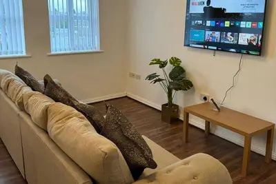 Apt Sleeps5-Parkg-Netflix-near city centre/Etihad