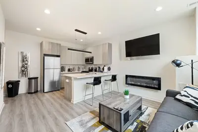 Image de New modern 2br apt near UofChicago & Hyde Park w/free Parking & pet-friendly!