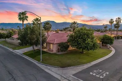 Image de Palm Oasis w/Salt Water Pool Spa/4b/2ba/New Aircon