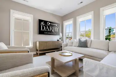Image de 2 Luxury Homes w/ Patios | 1 Block from King St