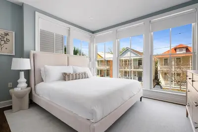 Image de 3 Luxury Houses w/ Patios | 1 Block from King St