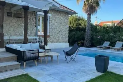 Image de Villa avec piscine, centre Soulac, 5 chambres, 12 personnes, jardin d'exception.