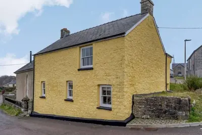 Image de Yellow Welsh Cottage-Coastal Retreat Village View