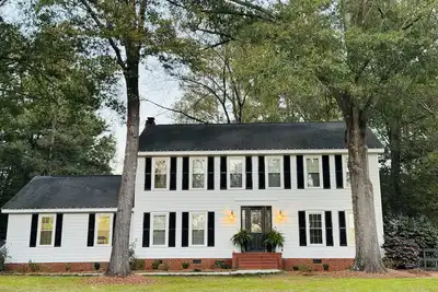 Image de Beautiful 4 bedroom house located 4. 5 miles from the Masters