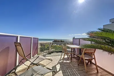 Image de Appartement T3 en duplex avec terrasse, face à la plage, climatisé, Wifi, parking privé