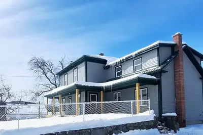 Image de Direct Trail Access/Centrally Located/Ample Parking for trucks and trailers