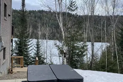 Image de Lakeside Getaway: Cozy Cottage with Pool Table, Spa & Steps from the Water!