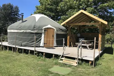 Image de Glamping Luxury Eight Person Mongolian yurt - Gurney's Gold