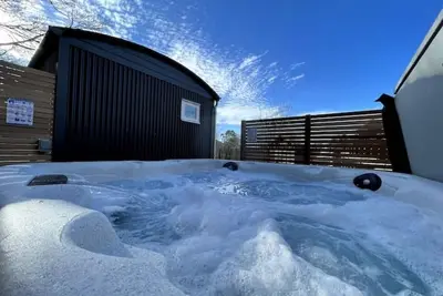 Luxury Shepherds Lodge, Hot Tub, Indoor Pool