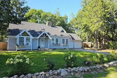 Image de Hyannis Chalet Retreat! \nRental includes a Barnstable beach pass! ! \n