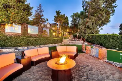 Image de Malibu Stone Manor - A True Paradise