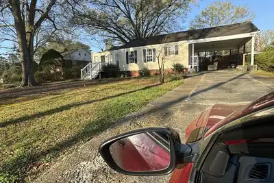 Image de Walking Distance From Masters Golf Course!