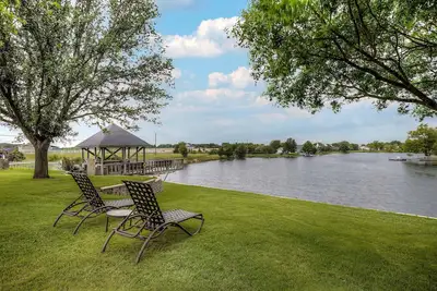 Image de Lovely Celina Home w/Patio & View on Lake!