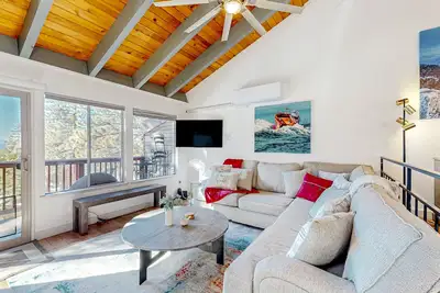 Condo near Lake Tahoe with pool, hot tub, grill, & wood fireplace - sleeps 6