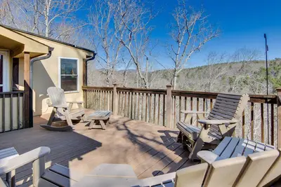 Image de Furnished Deck + Mtn Views: Rutherfordton Home