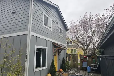 Alki beach cottage, 2 bedrooms, 3 beds, 2 bath, New, Ac, W/D, near beach