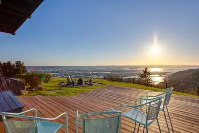 Image de Scenic Tacoma Apartment w/ Deck & Fire Pit!