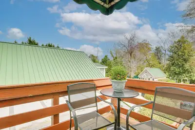 Image de Aiken Apt w/ Garden-View Balcony: Half-Mi to Dtwn!