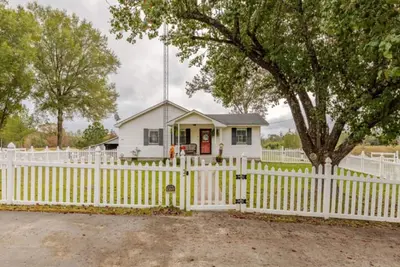 Image de Beautiful farmstay minutes from I-65  and Smith Lake. Plenty of boat parking