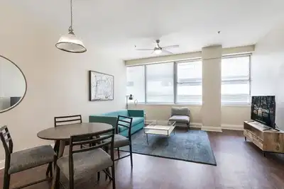 Image de French Quarter Sanctuary: Stylish 1br Condo with Pool Retreat