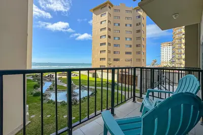 Downtown Oceana Condo/2 Min Walk to Papas&Beer