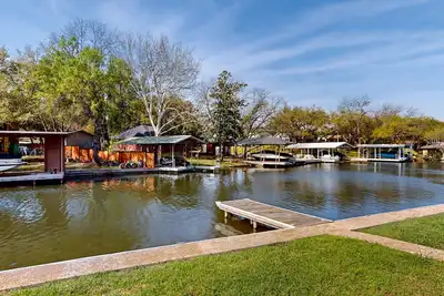 Image de Lakefront entire duplex with 2 docks & boat/jet ski lifts - dog-friendly