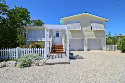 Image de Key Lime Kottage- Waterfront Home on Gulf of Mexico w/ Private Pool, Dock & More