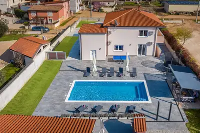 Image de New! Spacious Istrian Villa: 6 Rooms, with Heated Pool, 2 km from the Beach