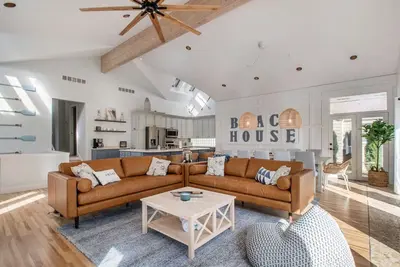 Image de Lux 5-Bdrm Lake Hse w/ Hot Tub and scenic views