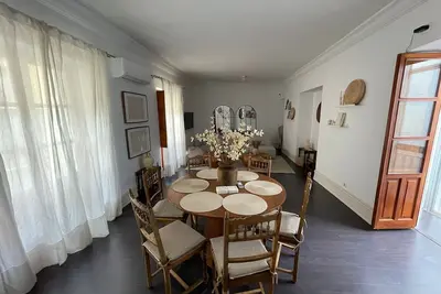 Image de Large Historical Home with A/C 4 Beds 2. 5 Bath Old City Center Walk Everywhere