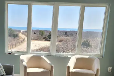 Image de A beautiful beachfront property stunning  views of the beach, and Atlantic City.