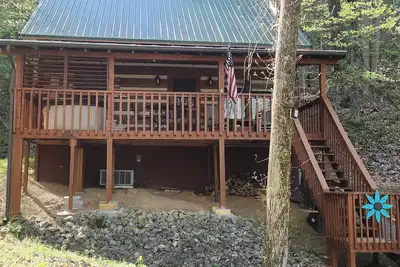 Image de Family friendly rustic cabin tucked away, just minutes from entertainment!