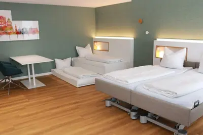 Image de Family room with private bathroom / 1 double bed (electrically adjustable beds) + 1 pull-out single bed