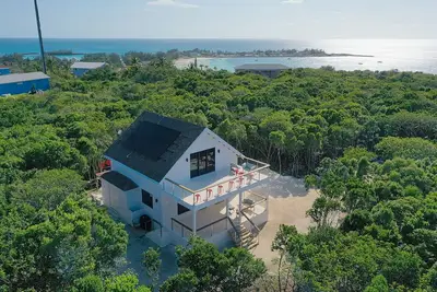 🔆New 2br 2. 5ba Eco Villa w/ all amenities, Short Walk to French Leave Beach! 🔆